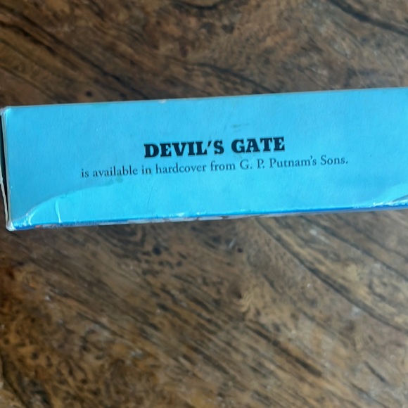 FREE WITH ANY PURCHASE (add to bundle) A novel from the NUMA files: DEVILS GATE - Picture 4 of 7